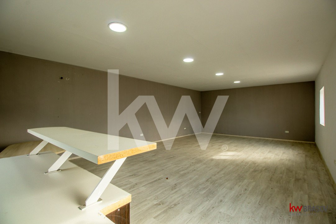 Hală industrială de închiriat , 280 mp hala si anexe+60mp Birou, centura Codlea