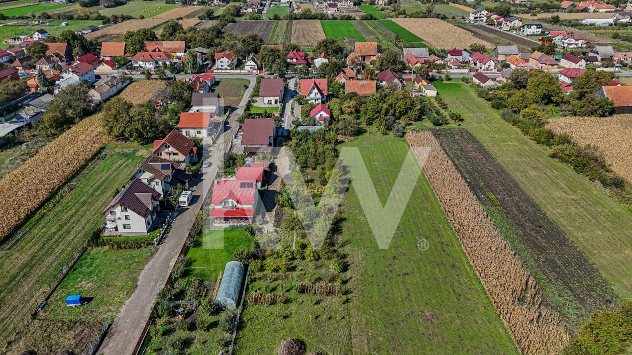 Teren pentru construcții cu utilități - Stupini, amplasat între case