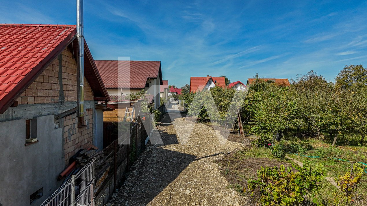 Teren pentru construcții cu utilități - Stupini, amplasat între case