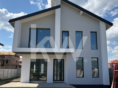 Casa individuala cu vedere spre munte in localitatea Cristian