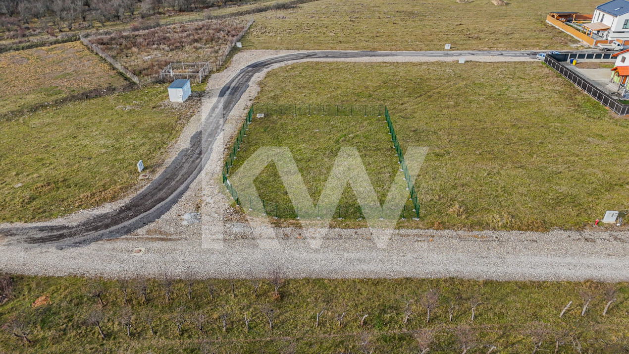 Teren de vânzare cu autorizație de construire, 753mp, la baza Dealului Lempeș