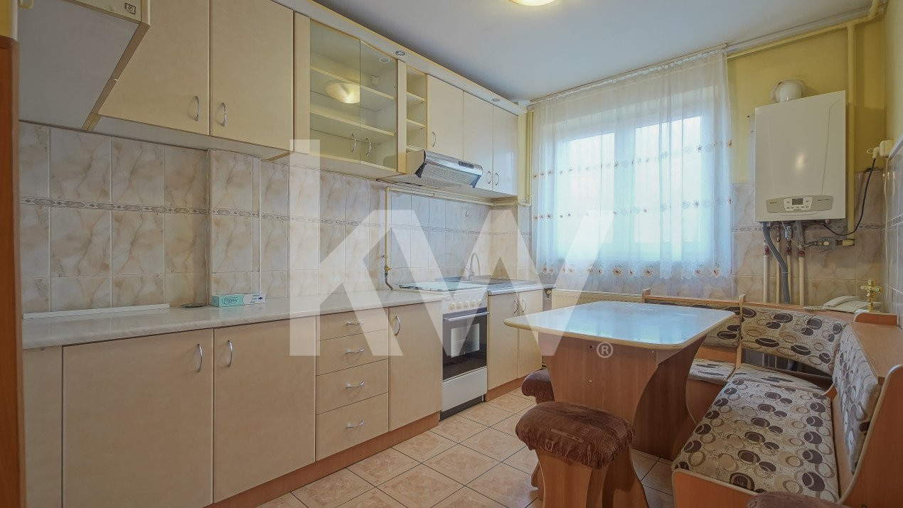 Vânzare apartament cu 3 camere, strada Brandușelor, zona Florilor