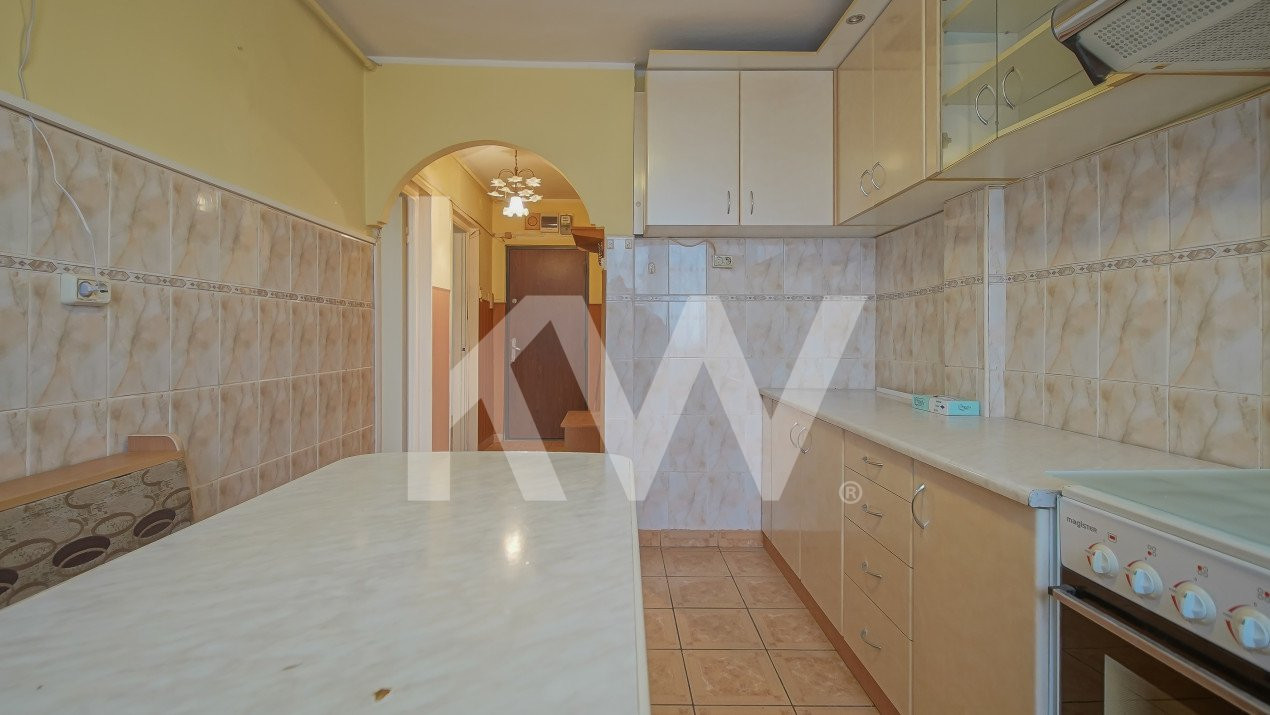 Vânzare apartament cu 3 camere, strada Brandușelor, zona Florilor