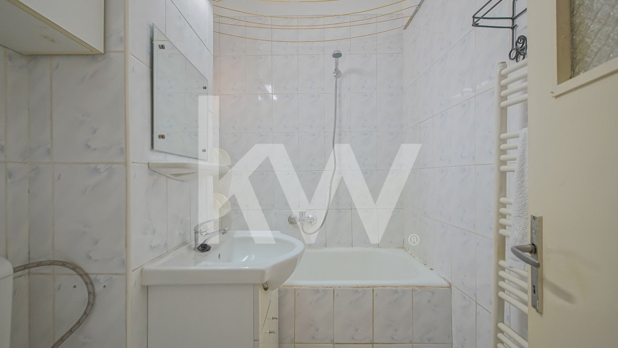 Vânzare apartament cu 3 camere, strada Brandușelor, zona Florilor