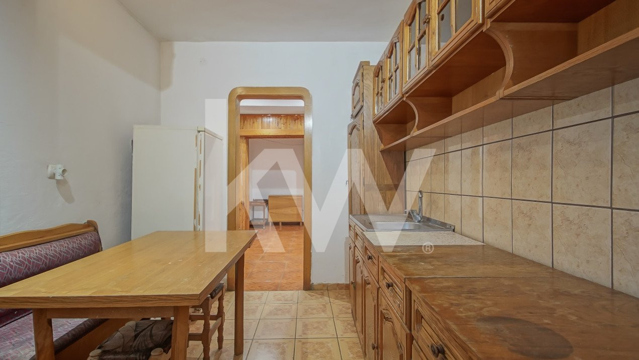 Vânzare apartament cu 2 camere, decomandat, zona Blumăna