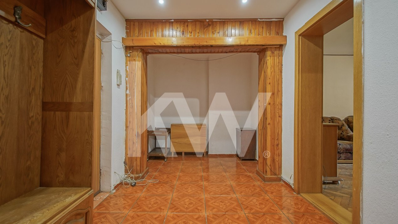Vânzare apartament cu 2 camere, decomandat, zona Blumăna
