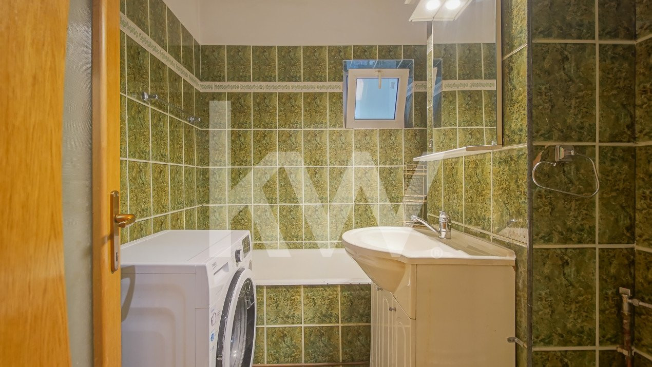 Vânzare apartament cu 2 camere, decomandat, zona Blumăna