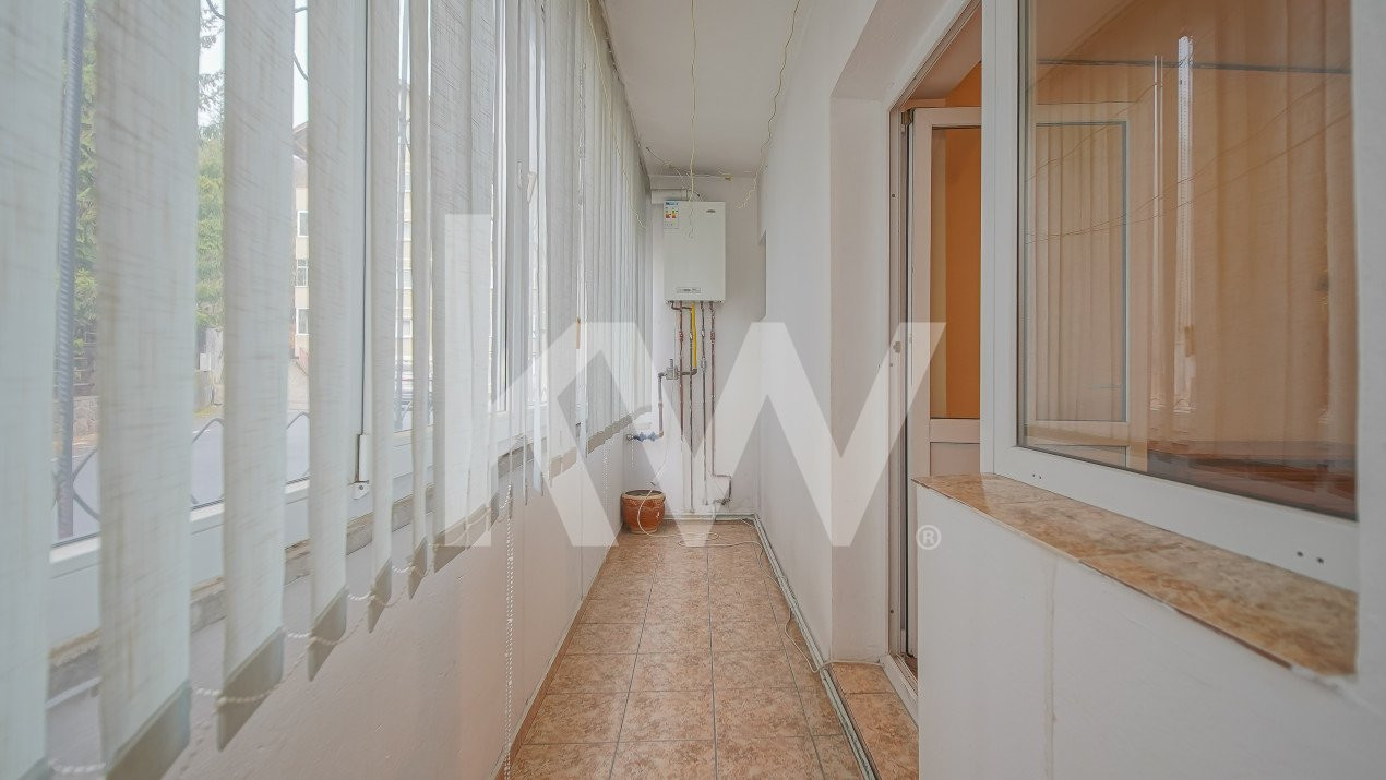 Vânzare apartament cu 2 camere, decomandat, zona Blumăna