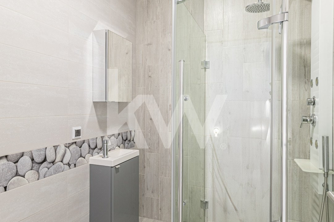 OFERTA REZERVATA!!!! Apartament cu  4 camere cu  scara interioara  .