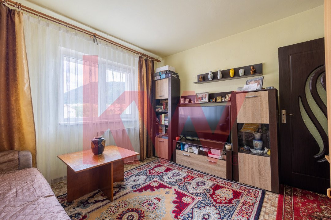 Apartament 4 camere, 2 balcoane, Etaj intermediar - Strada Carpatilor