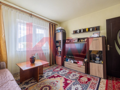 Apartament 4 camere, 2 balcoane, Etaj intermediar - Strada Carpatilor