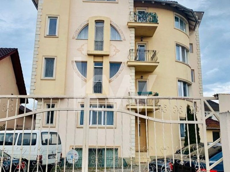 Apartament cochet in vila cu parcare privata.