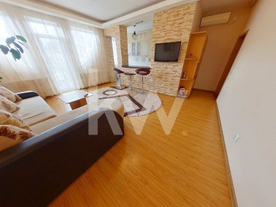 Apartament cochet in vila cu parcare privata.