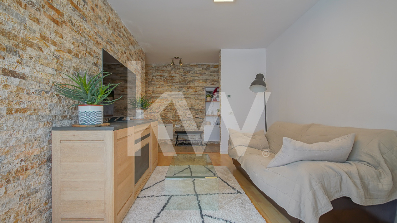 Apartament 3 camere, complet renovat, mobilat și utilat -zona Dealul Cetății