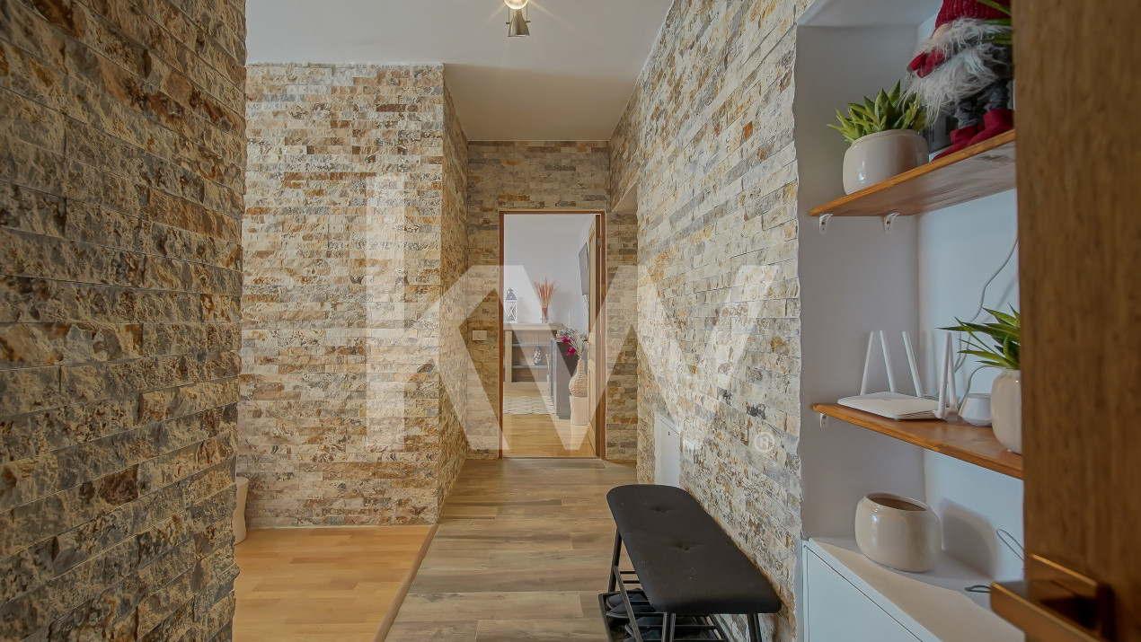 Apartament 3 camere, complet renovat, mobilat și utilat -zona Dealul Cetății