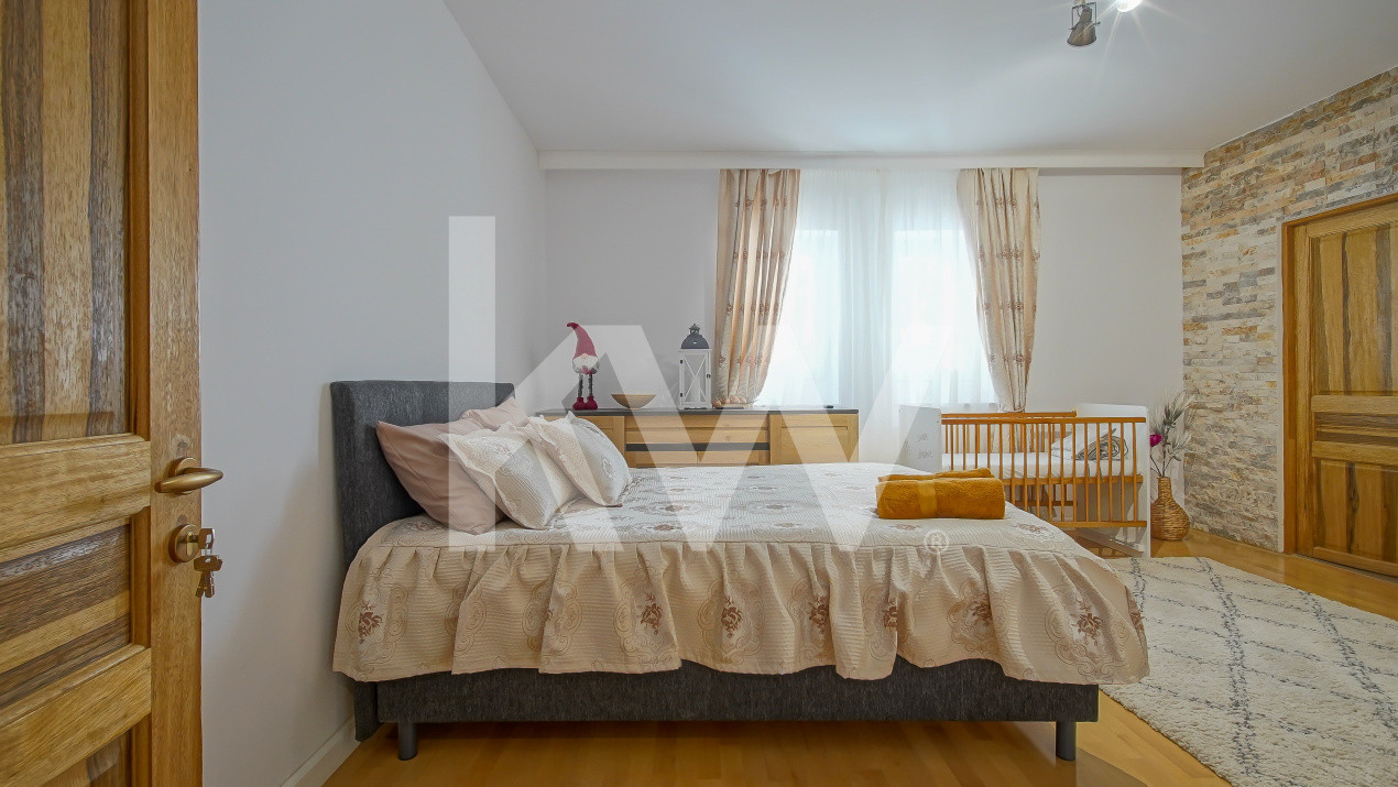 Apartament 3 camere, complet renovat, mobilat și utilat -zona Dealul Cetății