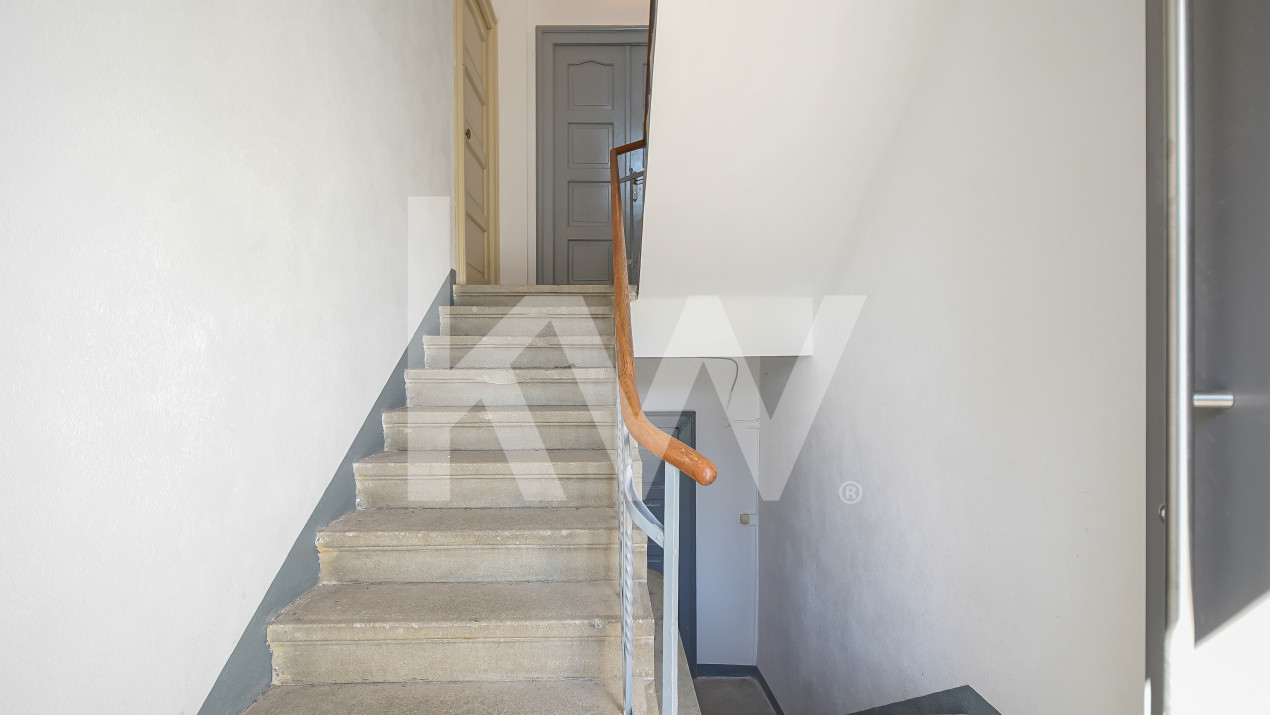 Apartament 3 camere, complet renovat, mobilat și utilat -zona Dealul Cetății