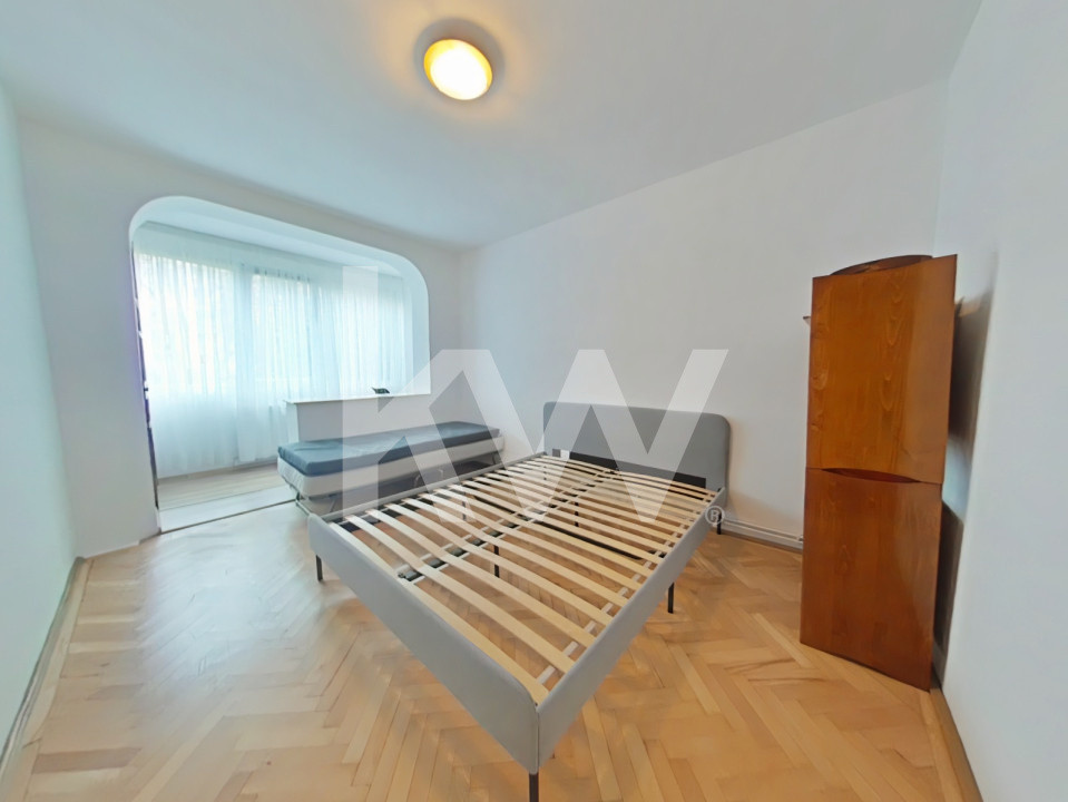 Închiriere apartament cu 3 camere, mobilat și utilat pe Bld Victoriei