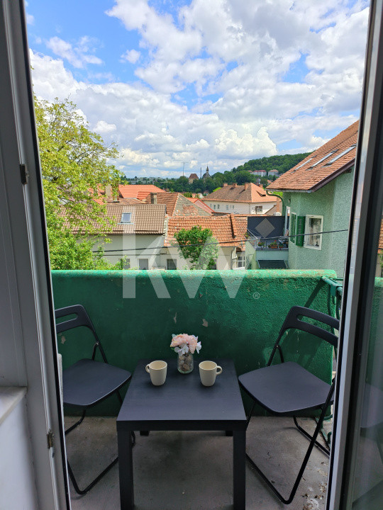 Apartament cu 2 camere, curte comună, balcon cu vedere – str. Cloșca, Brașov