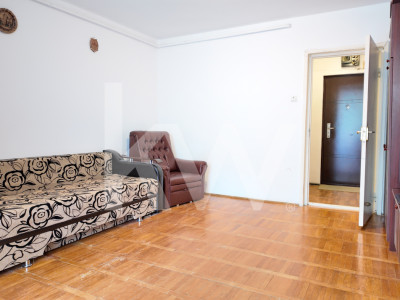 Vânzare garsonieră, mobilată și utilată - strada Traian