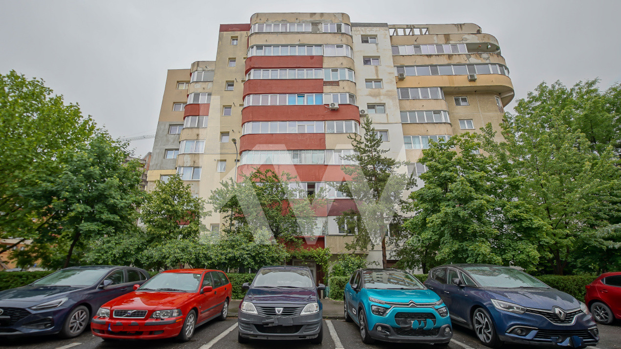 Vânzare apartament cu 3 camere, strada Pârâului, zona Răcădău