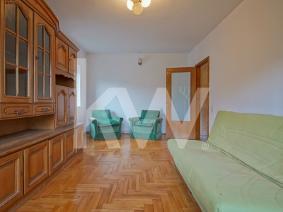 Vânzare apartament cu 3 camere, strada Pârâului, zona Răcădău