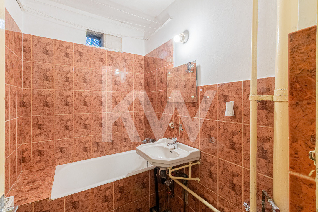  REZERVAT ! Garsoniera cu potential investitional- Str.Matei Basarab