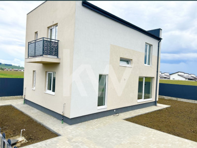 Vând casă individuală cu 3 dormitoare, Sanpetru, utilități, proprietar