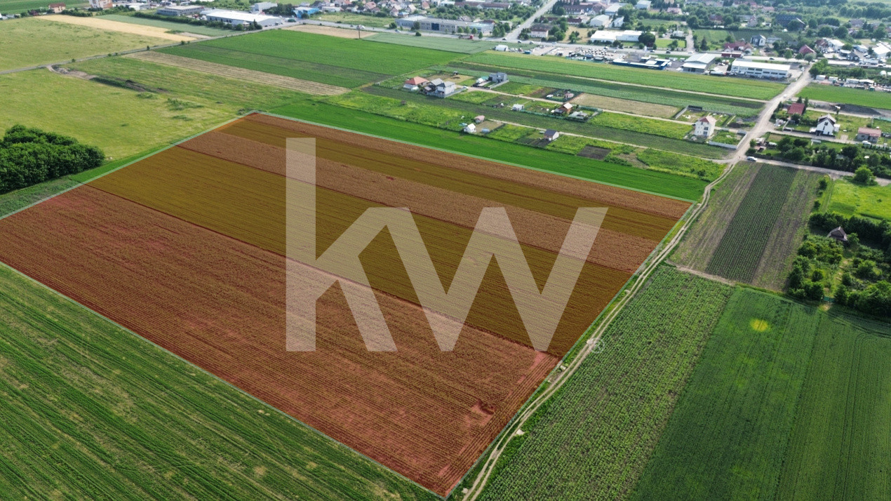 Teren intravilan cu potențial de dezvoltare - str. Luncii - Baciului