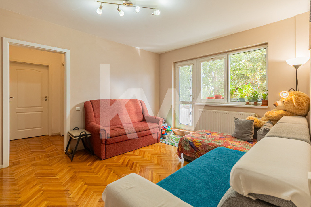 Vânzare apartament cu 3 camere, mobilat și utilat, strada Neptun