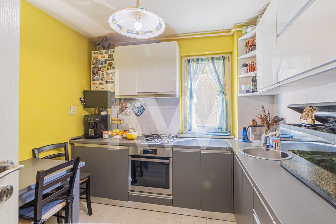Vânzare apartament cu 3 camere, mobilat și utilat, strada Neptun