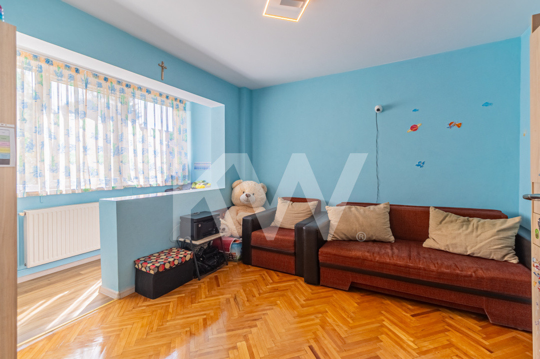 Vânzare apartament cu 3 camere, mobilat și utilat, strada Neptun