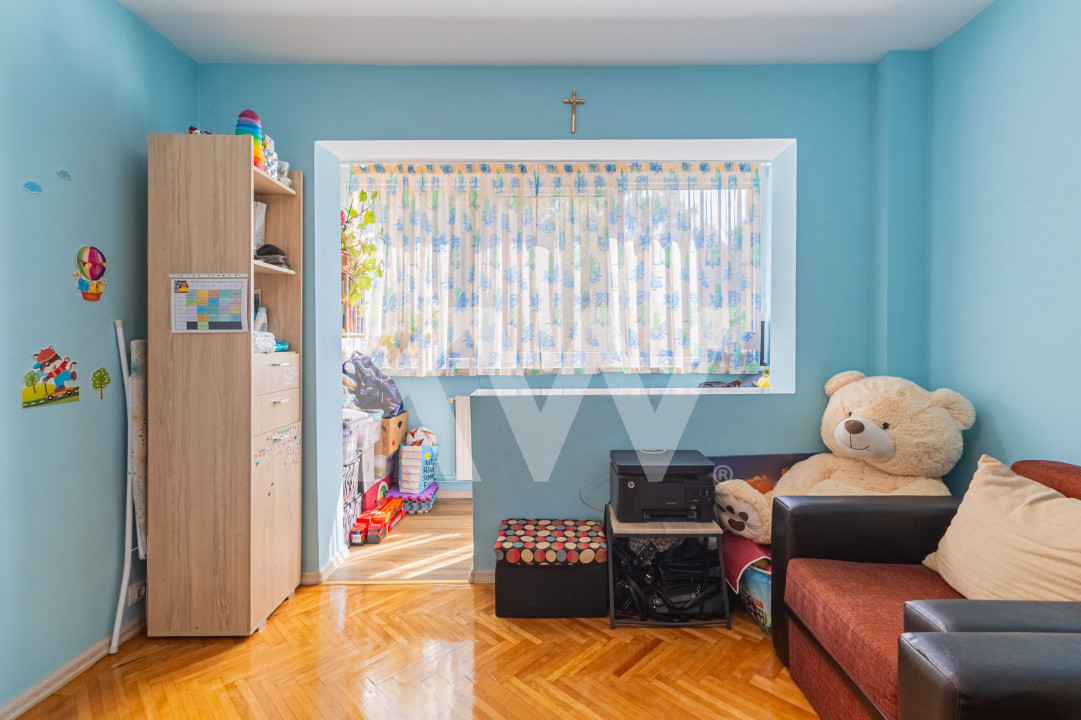 Vânzare apartament cu 3 camere, mobilat și utilat, strada Neptun