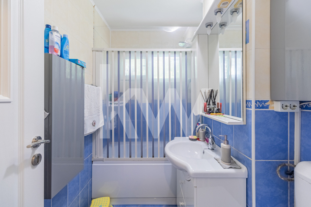 Vânzare apartament cu 3 camere, mobilat și utilat, strada Neptun
