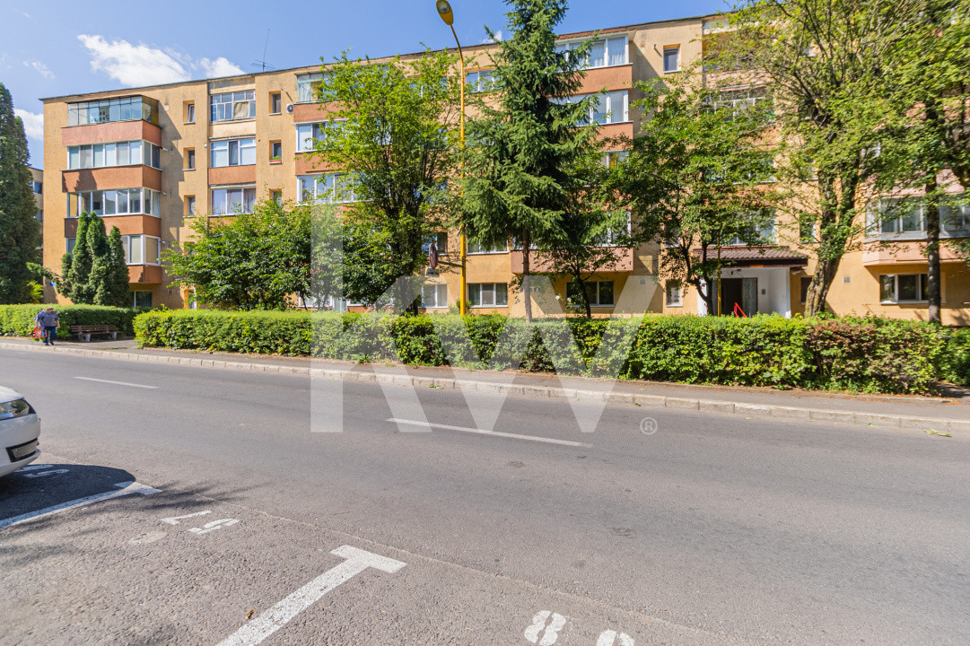 Vânzare apartament cu 3 camere, mobilat și utilat, strada Neptun