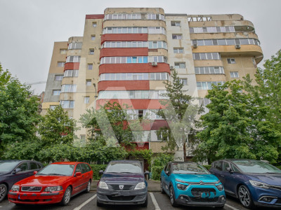 Vânzare apartament cu 3 camere, strada Pârâului, zona Răcădău