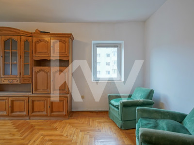 Vânzare apartament cu 3 camere, strada Pârâului, zona Răcădău