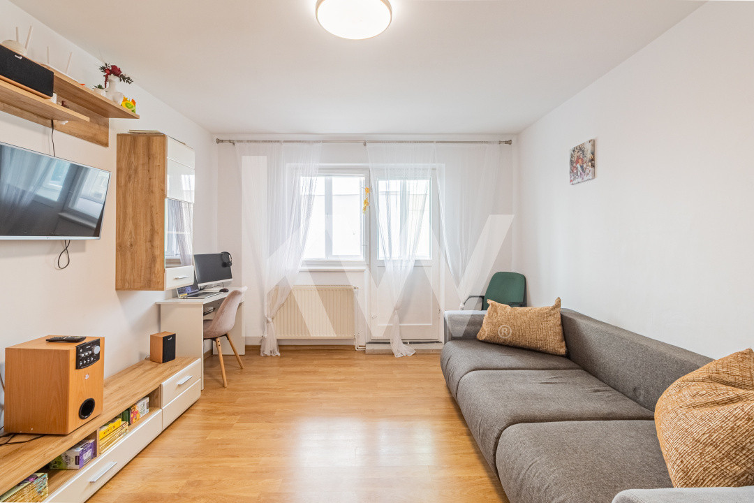 Vânzare apartament cu 3 camere, decomandat - Centrul Civic