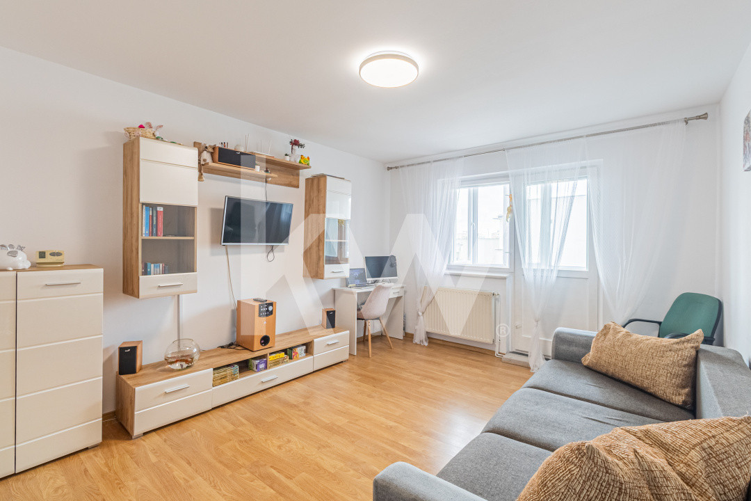 Vânzare apartament cu 3 camere, decomandat - Centrul Civic