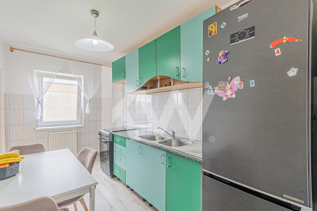Vânzare apartament cu 3 camere, decomandat - Centrul Civic