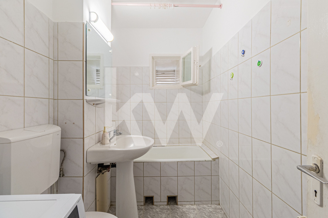 Vânzare apartament cu 3 camere, decomandat - Centrul Civic