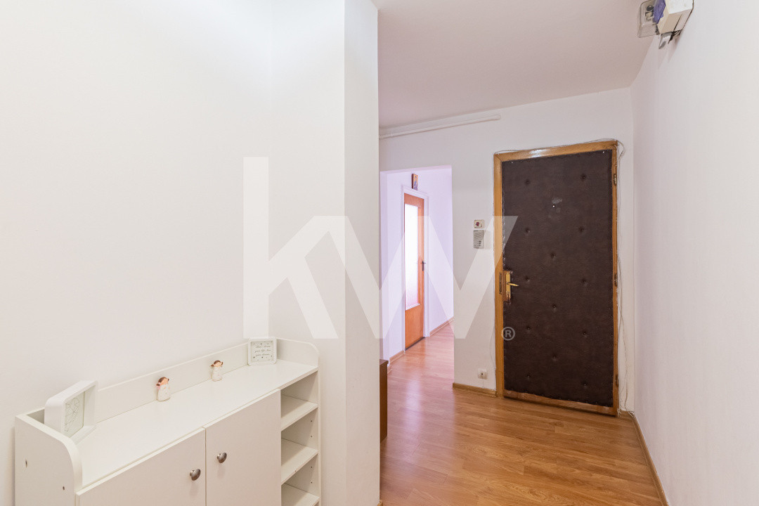Vânzare apartament cu 3 camere, decomandat - Centrul Civic