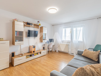 Vânzare apartament cu 3 camere, decomandat - Centrul Civic