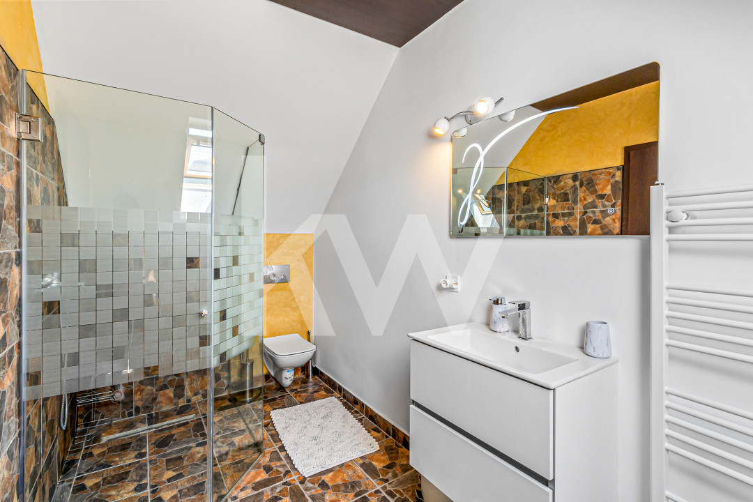 Vilă de lux de vânzare lângă Castelul Bran, piscină, cramă, cinema, COMISION 0%