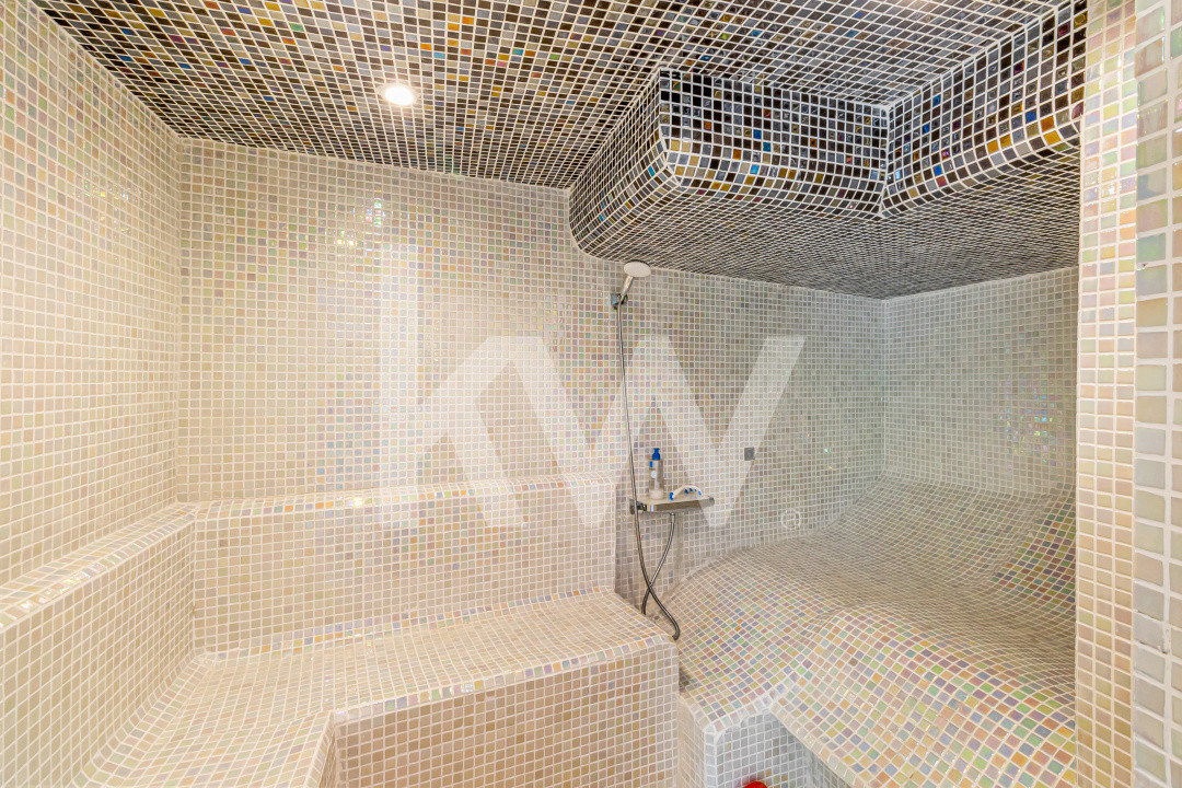 Vilă de lux de vânzare lângă Castelul Bran, piscină, cramă, cinema, COMISION 0%