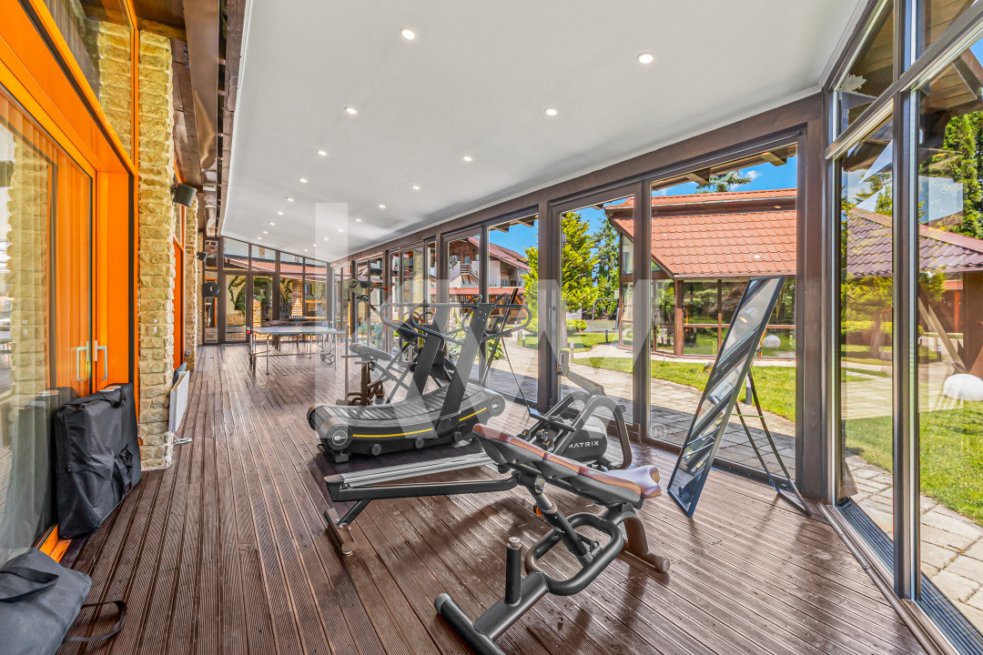 Vilă de lux de vânzare lângă Castelul Bran, piscină, cramă, cinema, COMISION 0%