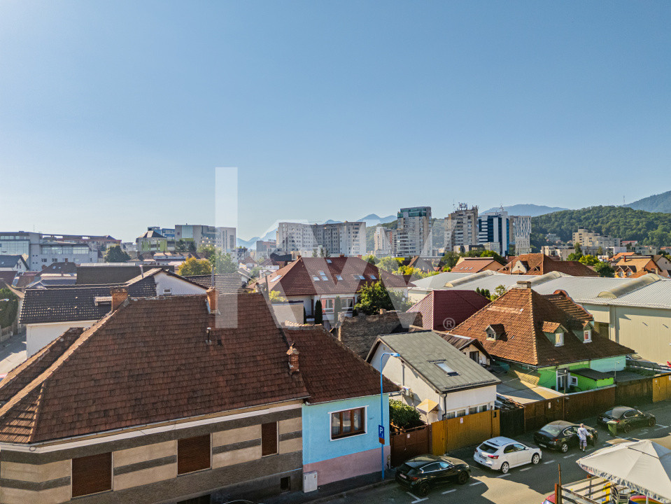 Vânzare casă cu 3 camere, singur în curte – Piața de Miercuri