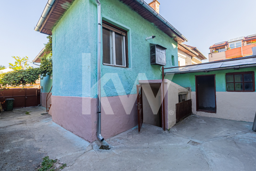Vânzare casă cu 3 camere, singur în curte – Piața de Miercuri