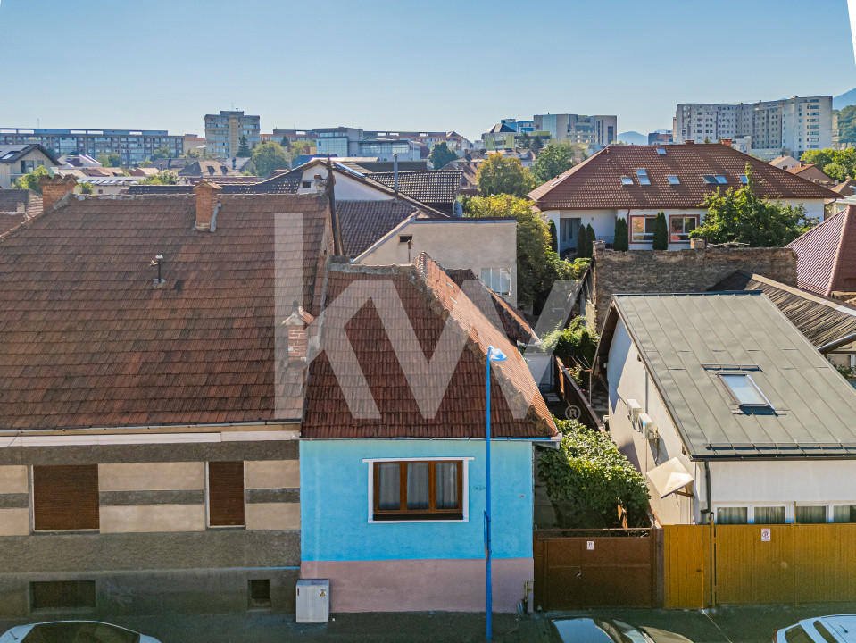Vânzare casă cu 3 camere, singur în curte – Piața de Miercuri