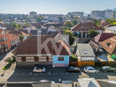 Vânzare casă cu 3 camere, singur în curte – Piața de Miercuri
